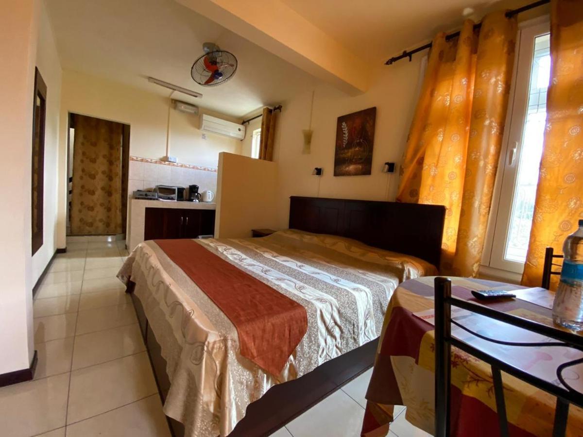 Monalysa Holidays Гранд Байе Екстериор снимка